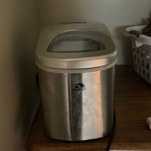 Igloo ice maker